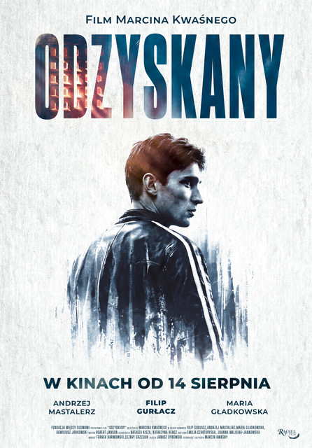 „Odzyskany” to film o rodzinie, której alkohol odebrał lata życia. Recenzenci zwracają uwagę na mocne aktorstwo.